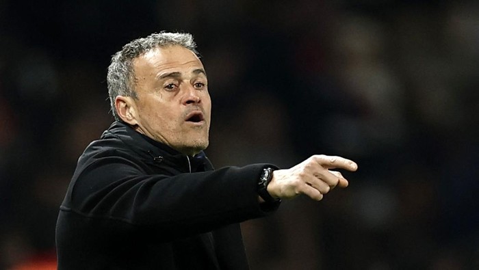 Soccer Football - Ligue 1 - Paris St Germain v Lille - Parc des Princes, Paris, France - March 1, 2025 Paris St Germain coach Luis Enrique REUTERS/Benoit Tessier