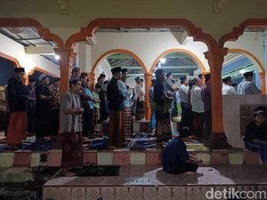 Tradisi Tarawih Kilat 13 Menit di Blitar yang Sudah Lebih dari Seabad Tradisi Tarawih Kilat 13 Menit di Blitar yang Sudah Lebih dari Seabad