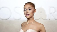 Viral Ariana Grande Diserang Fans Saat Premiere 'Wicked' di Singapura