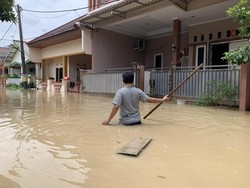 Cerita Warga Bekasi Rumahnya Terendam Banjir 1 Meter Seperti pada 2020