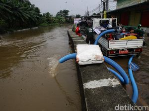 Video: Perumahan Ciledug Indah Tangerang Terendam Banjir Video: Perumahan Ciledug Indah Tangerang Terendam Banjir