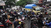 Banjir di Ciledug Mulai Surut, Jalanan Kusut