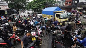 Banjir di Ciledug Mulai Surut, Jalanan Kusut