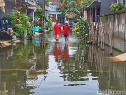 Nestapa Jaka Sahur dan Buka Puasa Ditemani Banjir