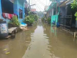 Banjir Langganan di Cileungsi Bogor, Warga Ngungsi ke Masjid