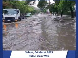 Banjir Rendam Sejumlah Jalan di Jakbar, Ketinggian Air 40 Cm