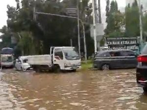 Banjir di Jakbar, Jalan Daan Mogot dan Kedoya Tergenang