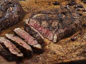 Bubuk Kopi Bisa Jadi Bumbu Baluran yang Bikin Steak Juicy Bubuk Kopi Bisa Jadi Bumbu Baluran yang Bikin Steak Juicy