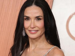 Kekalahan Demi Moore di Oscars Masih Disorot, Giliran Reaksi Musisi Ini Viral