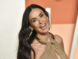Rahasia Rambut Panjang dan Sehat Demi Moore di Usia 62 Tahun: Jarang Keramas Rahasia Rambut Panjang dan Sehat Demi Moore di Usia 62 Tahun: Jarang Keramas