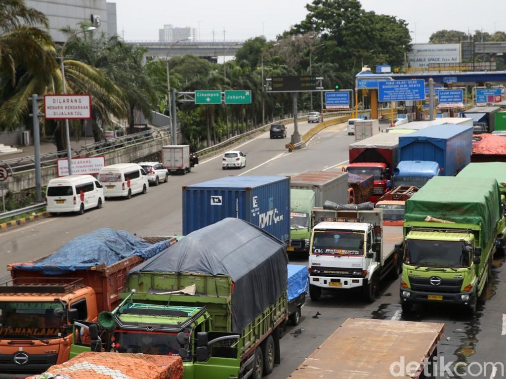 Exit Tol Bekasi Barat Ditutup, Kemacetan Mengular Exit Tol Bekasi Barat Ditutup, Kemacetan Mengular