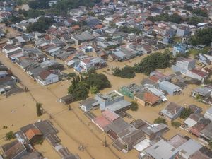 Video dari Udara: Bekasi Masih Terendam Banjir! Video dari Udara: Bekasi Masih Terendam Banjir!