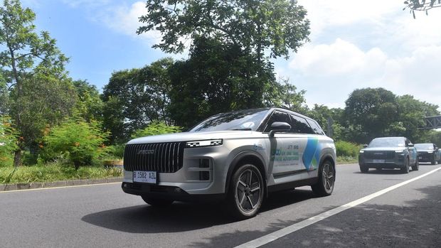 Uji irit maraton Jaecoo J7 SHS Jakarta hingga Bali pada 24-27 Februari 2025. Mobil PHEV ini bisa menempuh jarak maksimal 1.377,6 kilometer hanya menggunakan satu tangki berisi 60 liter Pertamax Turbo.