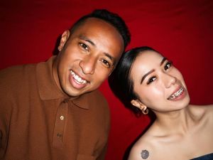 Gombal Versi Cewek dari Jentik Manis Lewat Lagu Ngemil Gombal Versi Cewek dari Jentik Manis Lewat Lagu Ngemil