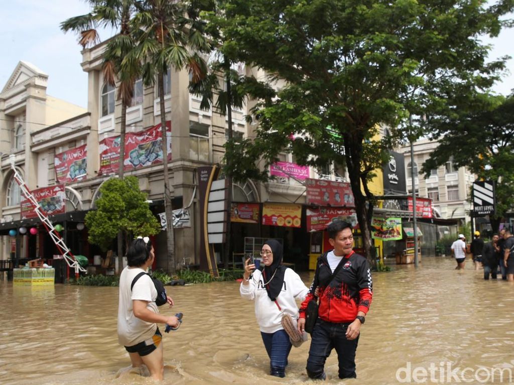 Kawasan Elit Grand Galaxy Bekasi Terendam Banjir Kawasan Elit Grand Galaxy Bekasi Terendam Banjir