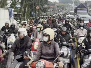 Macet Parah 3,5 Km di Tabanan Akibat Kecelakaan dan Truk Mogok Macet Parah 3,5 Km di Tabanan Akibat Kecelakaan dan Truk Mogok