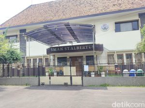 2 Pendaki Tewas di Gunung Carstensz, Teman Sekolah Gelar Misa 7 Hari 2 Pendaki Tewas di Gunung Carstensz, Teman Sekolah Gelar Misa 7 Hari