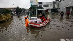Lalu Lintas Terputus Akibat Banjir di Jurangmangu, Tangsel