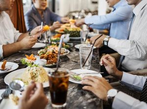 Tolak Bayar Rp 700 Ribu untuk Acara Makan Malam, Karyawan Terancam Dimutasi Senior Tolak Bayar Rp 700 Ribu untuk Acara Makan Malam, Karyawan Terancam Dimutasi Senior
