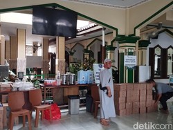 Warga Vila Nusa Indah 2 Bogor Ngungsi di Masjid, Tarawih Tetap Digelar
