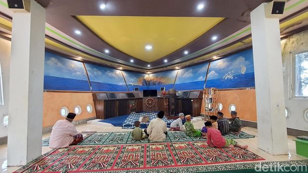 masjid kapal pesiar mojokerto