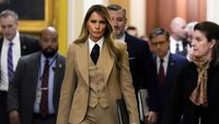 7 Gaya Melania Trump Pakai Setelan Jas, Pimpin Pertemuan di Gedung Kongres AS