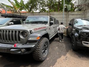KPK Bawa 11 Mobil yang Disita dari Ketum PP Japto ke Rupbasan KPK Bawa 11 Mobil yang Disita dari Ketum PP Japto ke Rupbasan