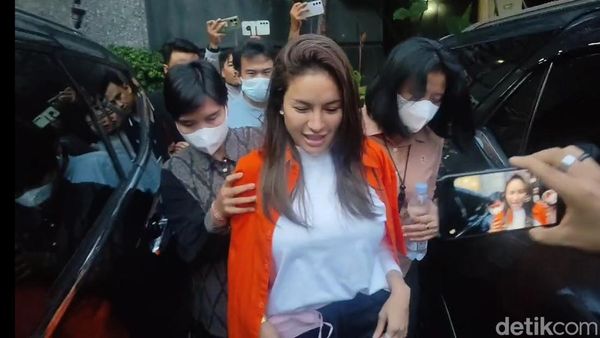 Nikita Mirzani Sans Saja Ditahan Polisi