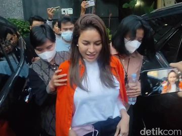 Nikita Mirzani Sans Saja Ditahan Polisi