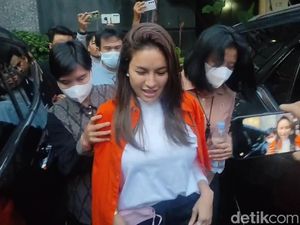 Berkas Perkara Nikita Mirzani Dinyatakan Lengkap Berkas Perkara Nikita Mirzani Dinyatakan Lengkap