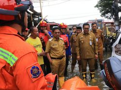 4 Kecamatan di Tangerang Terendam Banjir, Pemkot Distribusikan Obat-Makanan