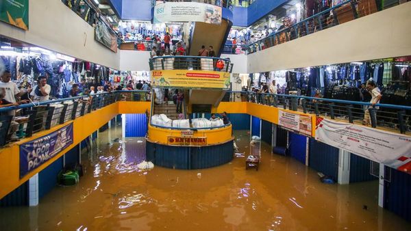 Penampakan Lantai Dasar Pasar Cipulir Terendam Banjir