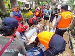 15 Kambing Warga Korban Banjir di Jaksel Dievakuasi, Ada 2 yang Mati