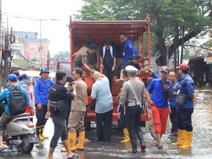 Kota Tangerang Banjir, Paling Parah di Ciledug Indah Kota Tangerang Banjir, Paling Parah di Ciledug Indah
