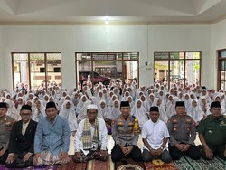 Kebersamaan Ramadan, Kapolres Ajak Santri Pondok Al Iman Ponorogo Bukber