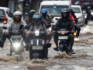 Wamen PU Ungkap Biang Kerok Banjir di Sukabumi-Jabodetabek Wamen PU Ungkap Biang Kerok Banjir di Sukabumi-Jabodetabek