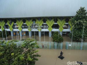 Potret Stadion Patriot Kebanjiran, Laga Persija Vs PSIS Ditunda