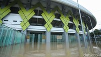 Persija Jakarta semestinya menjamu PSIS Semarang dalam gelaran BRI Liga 1 2024/2025 pekan ke 25 malam ini, namun kondisi Stadion yang masih banjir membuat laga ini mesti ditunda. 