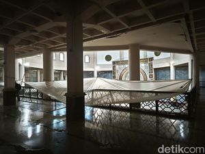 DPRD Jabar Desak Pemprov Perhatikan Kondisi Masjid Raya Bandung DPRD Jabar Desak Pemprov Perhatikan Kondisi Masjid Raya Bandung