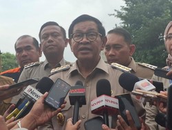 Video: Pramono Anung Tinjau Pengungsian Korban Banjir di Gor Otista Jaktim