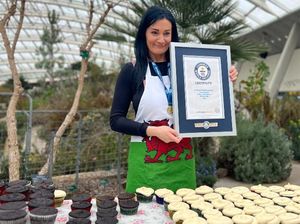 Keren! Rekor Dunia Bikin Cupcake Tercepat, 66 Buah dalam 3 Menit Keren! Rekor Dunia Bikin Cupcake Tercepat, 66 Buah dalam 3 Menit