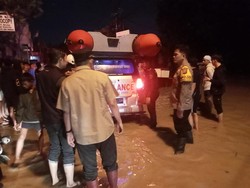 Video: Bayi di Bogor Hanyut Terseret Arus Saluran Air Saat Mandi Hujan