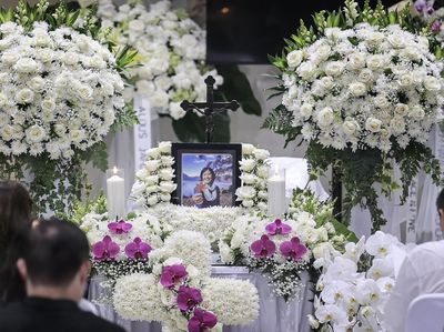 Suasana Rumah Duka Pendaki Elsa Laksono yang Tewas di Puncak Cartensz