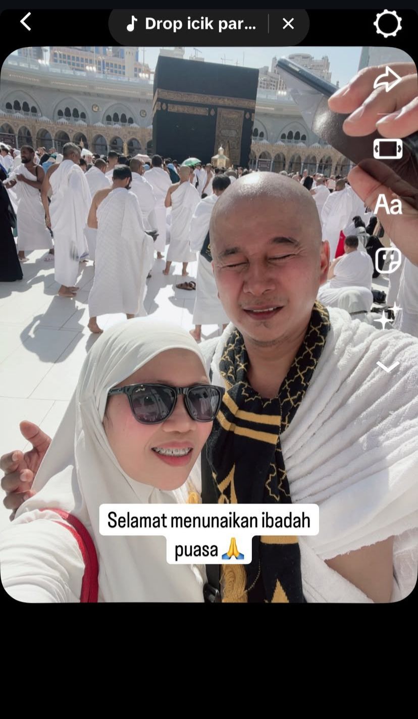 Sus Rini dan Suami Jalani Ibadah Umrah