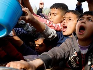 Israel Blokir Kiriman Jarum Suntik untuk Vaksinasi Anak di Gaza