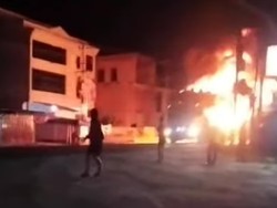 Video: Kronologi Truk Bawa 46 Motor Terbakar Hebat di Jalan Lintas Sumatera