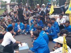 Paripurna Sertijab Wali Kota Tasikmalaya Diwarnai Demo Mahasiswa