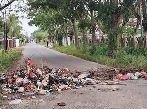 Warga Keluhkan Sampah Menumpuk-Tutup Jalan RSUD Ainun Habibie Gorontalo Warga Keluhkan Sampah Menumpuk-Tutup Jalan RSUD Ainun Habibie Gorontalo
