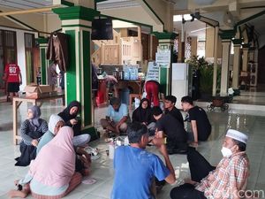Ratusan Warga Vila Nusa Indah Bogor Ngungsi di Pengungsian Banjir Tahun 2020 Ratusan Warga Vila Nusa Indah Bogor Ngungsi di Pengungsian Banjir Tahun 2020