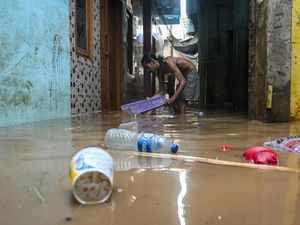 Video: Warga Korban Banjir Kebon Pala Setuju Jika Direlokasi ke Rusun Video: Warga Korban Banjir Kebon Pala Setuju Jika Direlokasi ke Rusun